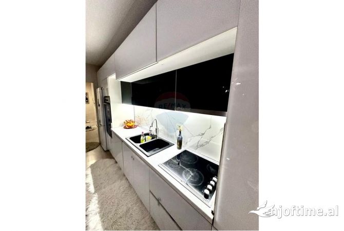 Shtepi ne shitje Apartament ne Tirane, 1+1, Mobilimi E mobiluar, Pagesa 155,000  Euro.