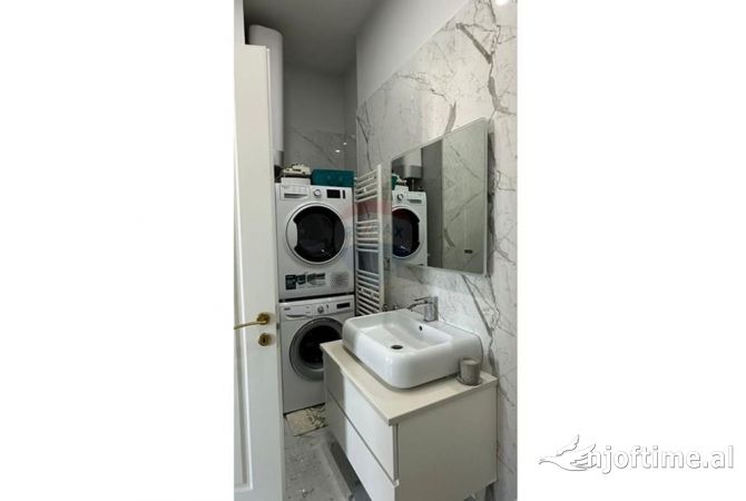 Shtepi me qera Apartament ne Tirane, 2+1, Mobilimi E mobiluar, Pagesa 2,500  Euro.