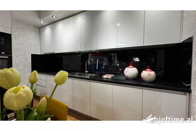 Shtepi ne shitje Apartament ne Tirane, 1+1, Mobilimi E mobiluar, Pagesa 178,000  Euro.