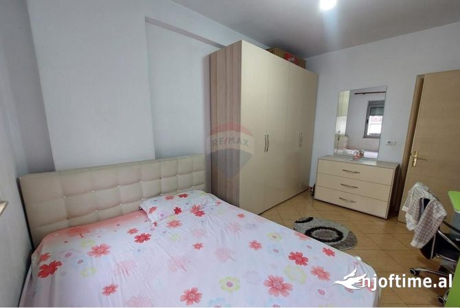 Shtepi ne shitje Apartament ne Tirane, 2+1, Mobilimi Bosh, pa mobiluar, Pagesa 140,000  Euro.