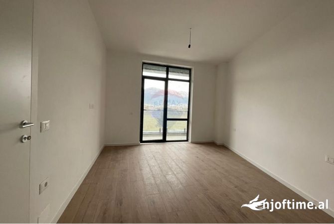 Shtepi ne shitje Apartament ne Tirane, 3+1, Mobilimi Bosh, pa mobiluar, Pagesa 225,000  Euro.