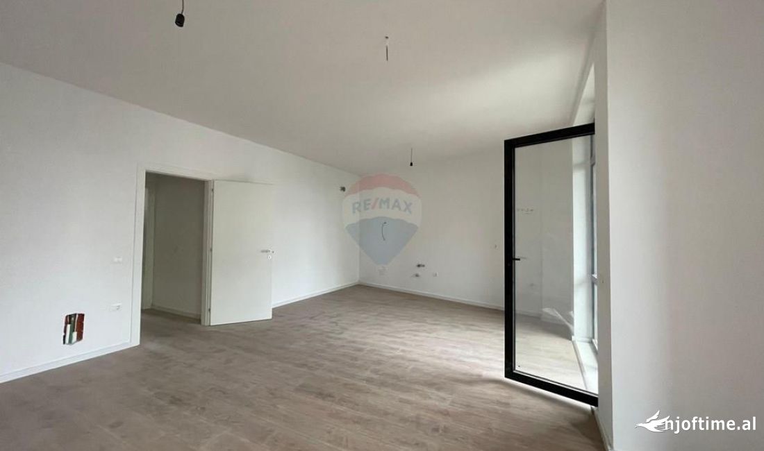 Shtepi ne shitje Apartament ne Tirane, 3+1, Mobilimi Bosh, pa mobiluar, Pagesa 225,000  Euro.