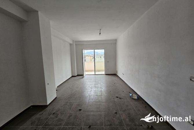 Shtepi ne shitje Apartament ne Tirane, 2+1, Mobilimi Bosh, pa mobiluar, Pagesa 150,000  Euro.