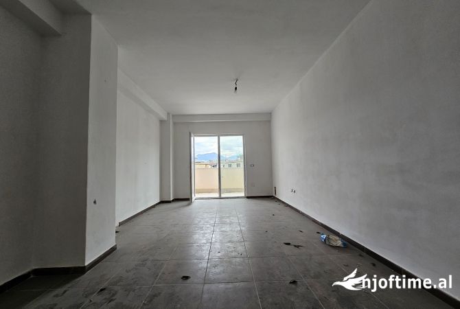 Shtepi ne shitje Apartament ne Tirane, 2+1, Mobilimi Bosh, pa mobiluar, Pagesa 150,000  Euro.