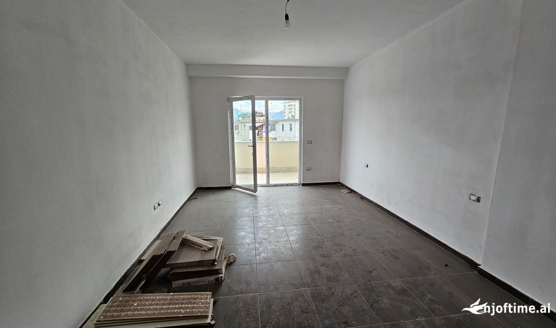 Shtepi ne shitje Apartament ne Tirane, 2+1, Mobilimi Bosh, pa mobiluar, Pagesa 150,000  Euro.