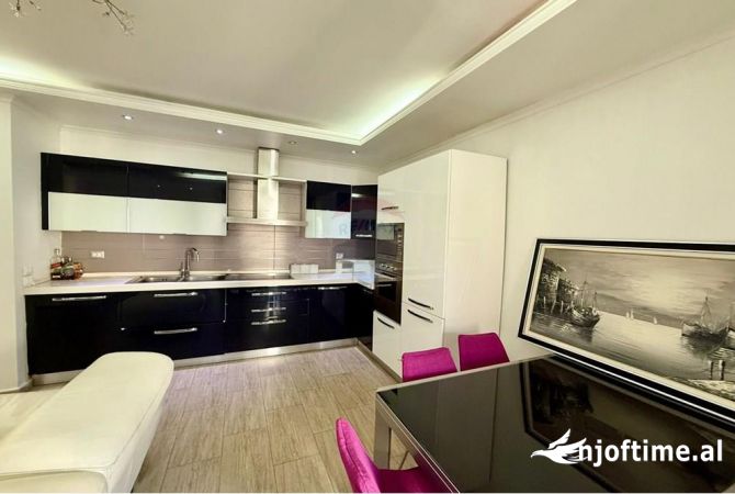 Shtepi ne shitje Apartament ne Tirane, 2+1, Mobilimi E mobiluar, Pagesa 210,000  Euro.