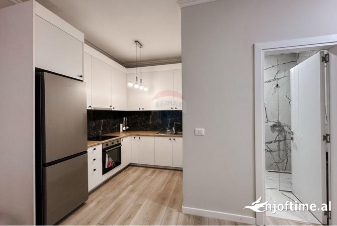 Appartamento in vendita a Tirana 2+1, Arredato