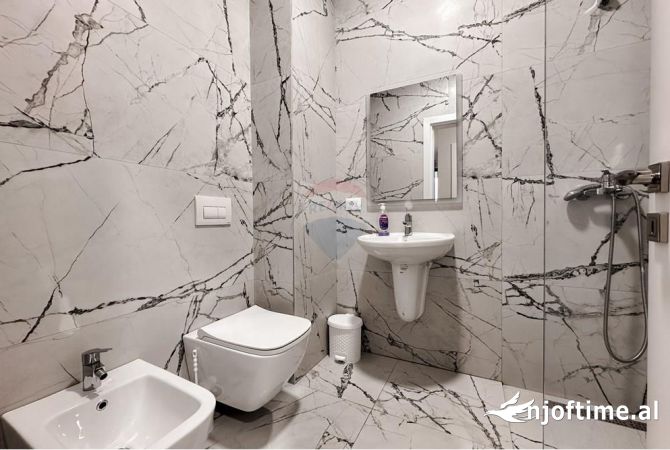 Appartamento in vendita a Tirana 2+1, Arredato