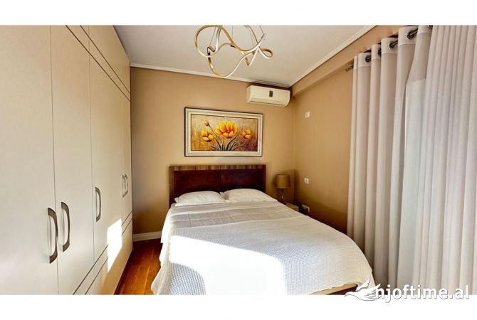 Appartamento in affitto a Tirana 2+1, Arredato