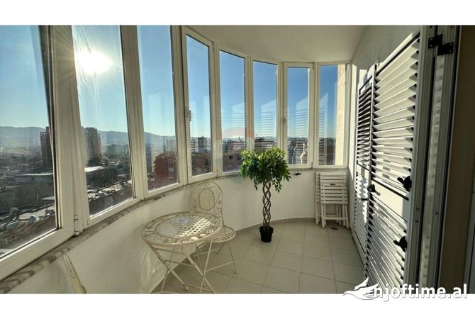 Appartamento in affitto a Tirana 2+1, Arredato