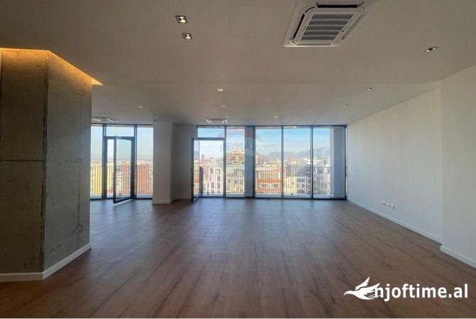 Ambiente Commerciale in Affitto 3+1 a Tirana - 1,500 Euro