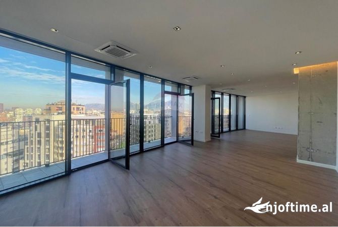 Ambiente Commerciale in Affitto 3+1 a Tirana - 1,500 Euro