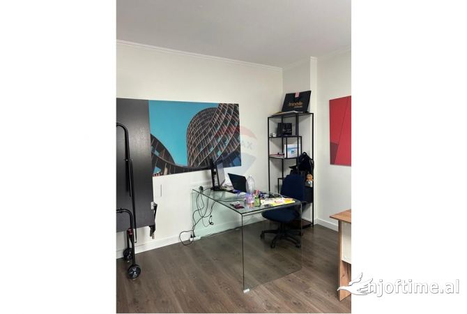 Ambiente Commerciale in Affitto 3+1 a Tirana - 1,000 Euro