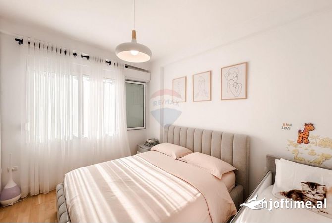 Shtepi ne shitje Apartament ne Tirane, 2+1, Mobilimi E mobiluar, Pagesa 249,000  Euro.