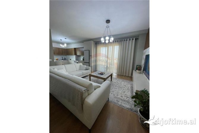 Shtepi ne shitje Apartament ne Tirane, 2+1, Mobilimi E mobiluar, Pagesa 330,000  Euro.