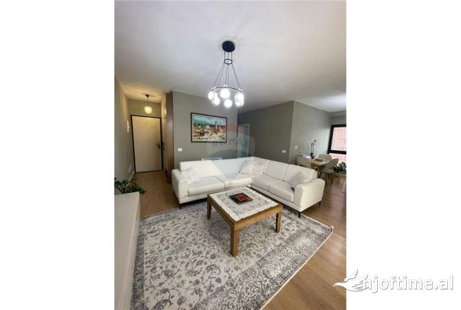 Shtepi ne shitje Apartament ne Tirane, 2+1, Mobilimi E mobiluar, Pagesa 330,000  Euro.