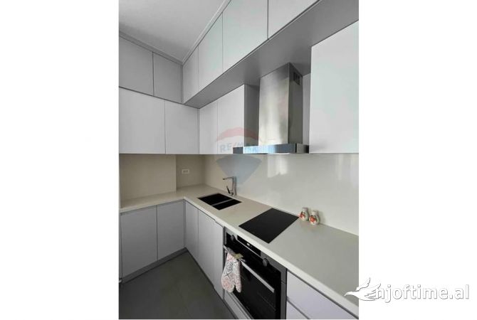 Shtepi me qera Apartament ne Tirane, 1+1, Mobilimi E mobiluar, Pagesa 1,050  Euro.