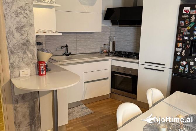 Shtepi me qera Apartament ne Tirane, 2+1, Mobilimi E mobiluar, Pagesa 600  Euro.