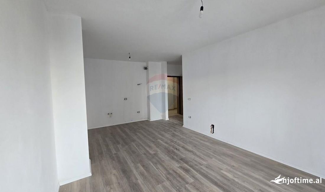 Shtepi ne shitje Apartament ne Tirane, 1+1, Mobilimi Bosh, pa mobiluar, Pagesa 115,000  Euro.