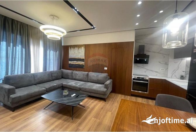 Shitet Apartament 2+1+2 i Mobiluar Ne Xhamllik