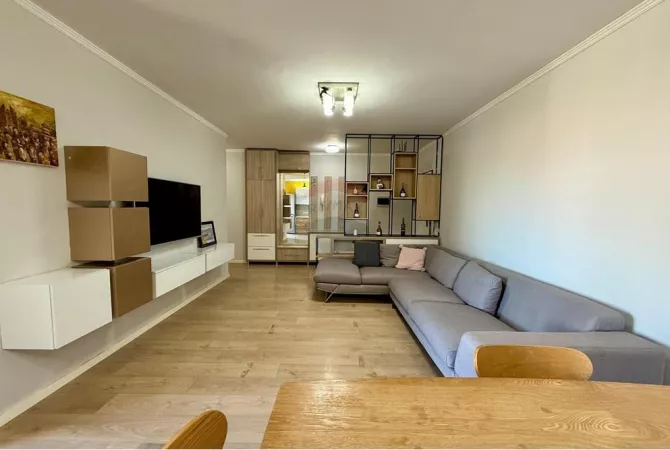 Shtepi ne shitje Apartament ne Tirane, 2+1, Mobilimi E mobiluar, Pagesa 189,000  Euro.