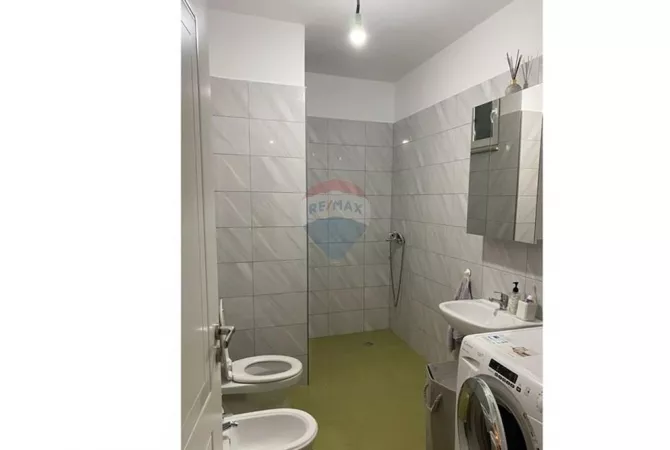Shtepi ne shitje Apartament ne Tirane, 2+1, Mobilimi E mobiluar, Pagesa 155,000  Euro.