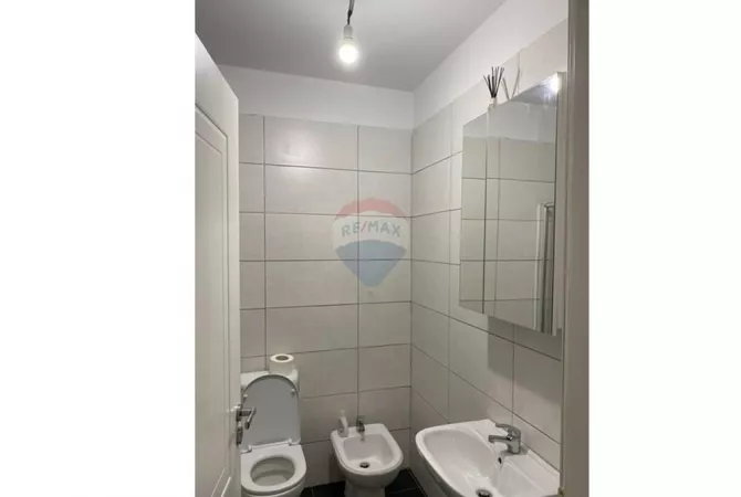 Shtepi ne shitje Apartament ne Tirane, 2+1, Mobilimi E mobiluar, Pagesa 155,000  Euro.
