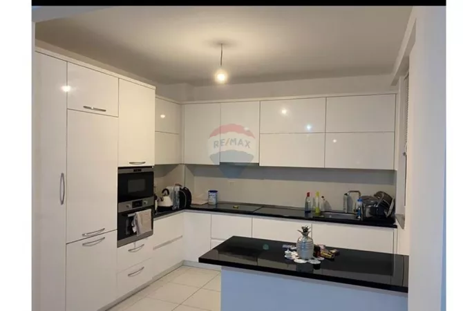 Shtepi ne shitje Apartament ne Tirane, 2+1, Mobilimi E mobiluar, Pagesa 155,000  Euro.
