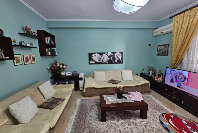 Shitet Apartament 2+1+2 ne Myslym Shyr