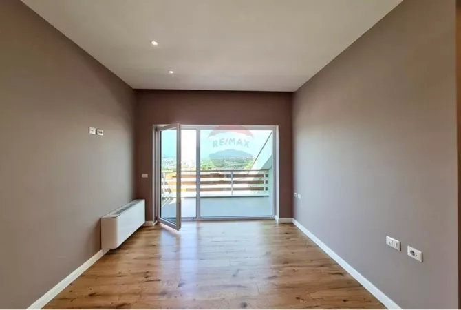 Villa di lusso in vendita a Tirana 5+1, SemiArredato