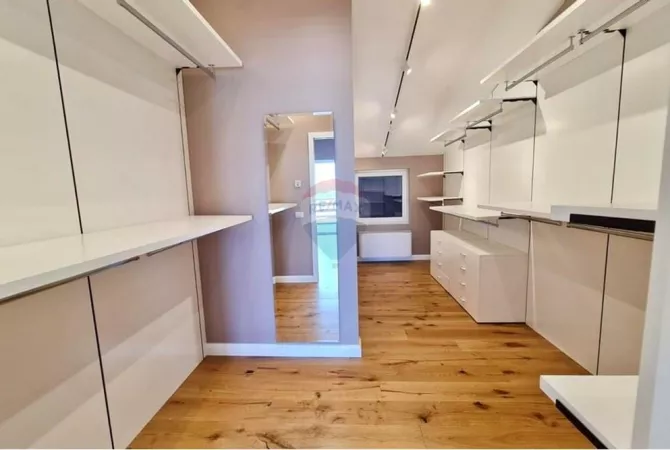 Villa di lusso in vendita a Tirana 5+1, SemiArredato