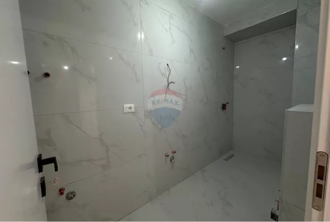 Shtepi ne shitje Apartament ne Tirane, 1+1, Mobilimi Bosh, pa mobiluar, Pagesa 167,000  Euro.