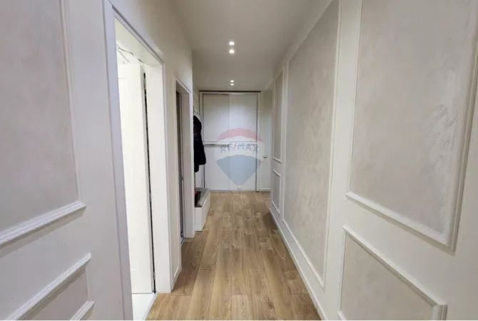 Shtepi ne shitje Penthose(kati i fundit panoramik) ne Tirane, 3+1, Mobilimi E mobiluar, Pagesa 420,000  Euro.