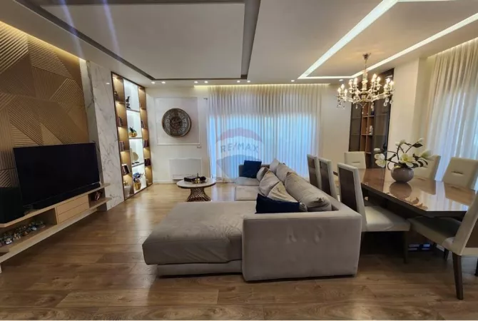 Shtepi ne shitje Penthose(kati i fundit panoramik) ne Tirane, 3+1, Mobilimi E mobiluar, Pagesa 420,000  Euro.