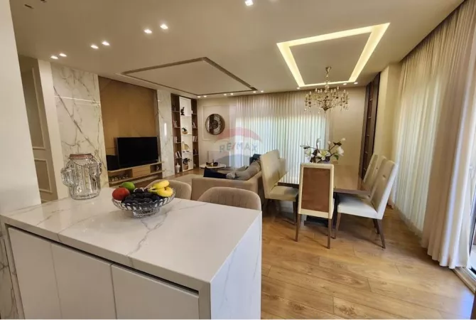 Shtepi ne shitje Penthose(kati i fundit panoramik) ne Tirane, 3+1, Mobilimi E mobiluar, Pagesa 420,000  Euro.