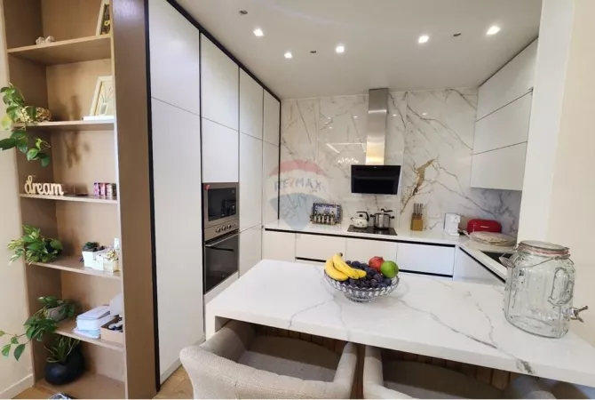 Shtepi ne shitje Penthose(kati i fundit panoramik) ne Tirane, 3+1, Mobilimi E mobiluar, Pagesa 420,000  Euro.