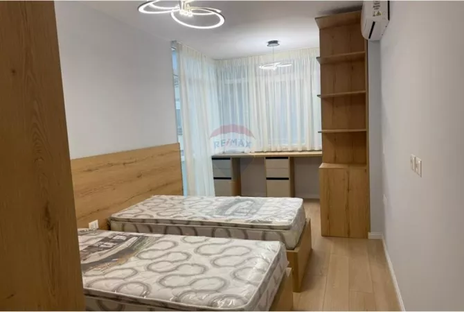 Shtepi ne shitje Apartament ne Tirane, 2+1, Mobilimi E mobiluar, Pagesa 250,000  Euro.