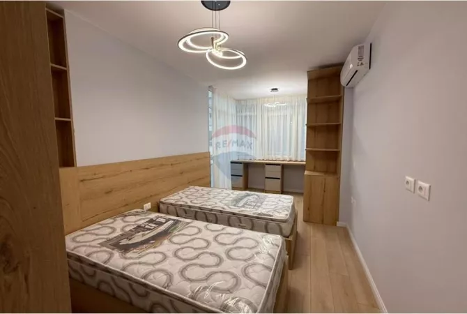 Shtepi ne shitje Apartament ne Tirane, 2+1, Mobilimi E mobiluar, Pagesa 250,000  Euro.