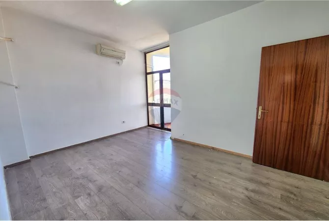 Business Property for Rent 3+1 in Tirana - 2,350 Euro