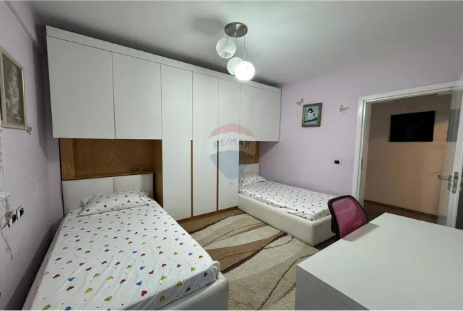 Shtepi me qera Apartament ne Tirane, 2+1, Mobilimi E mobiluar, Pagesa 950  Euro.