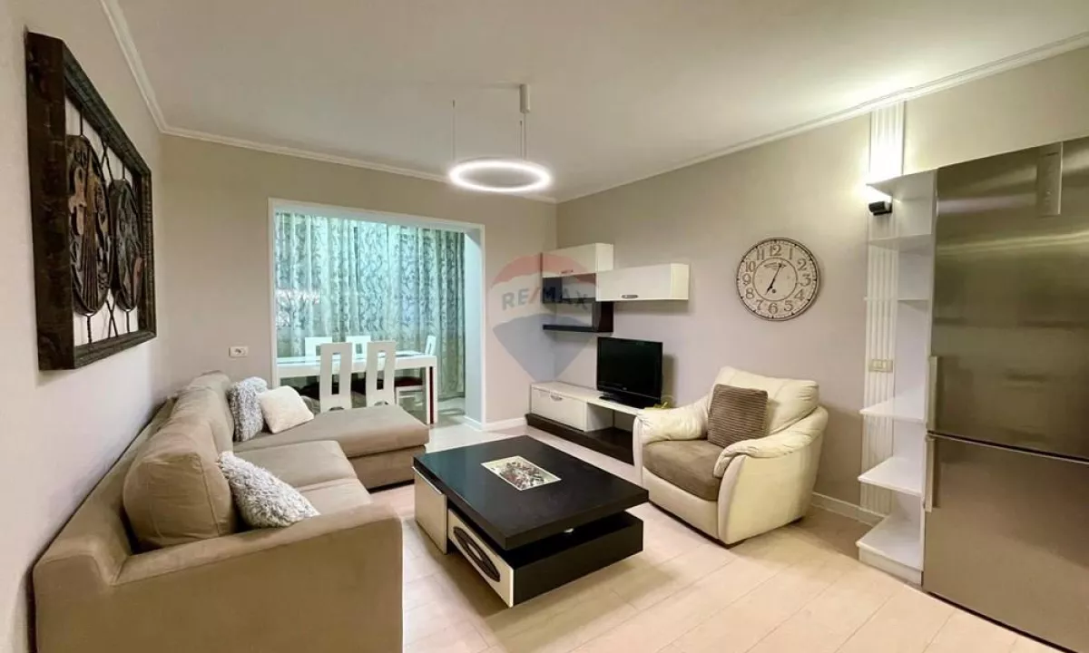 Appartamento in affitto a Tirana 2+1, Arredato