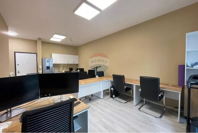 Shtepi ne shitje Apartament ne Tirane, 2+1, Mobilimi Bosh, pa mobiluar, Pagesa 197,000  Euro.
