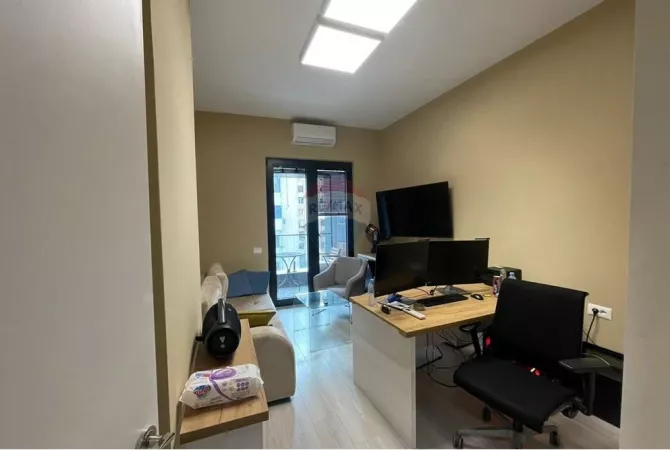 Shtepi ne shitje Apartament ne Tirane, 2+1, Mobilimi Bosh, pa mobiluar, Pagesa 197,000  Euro.