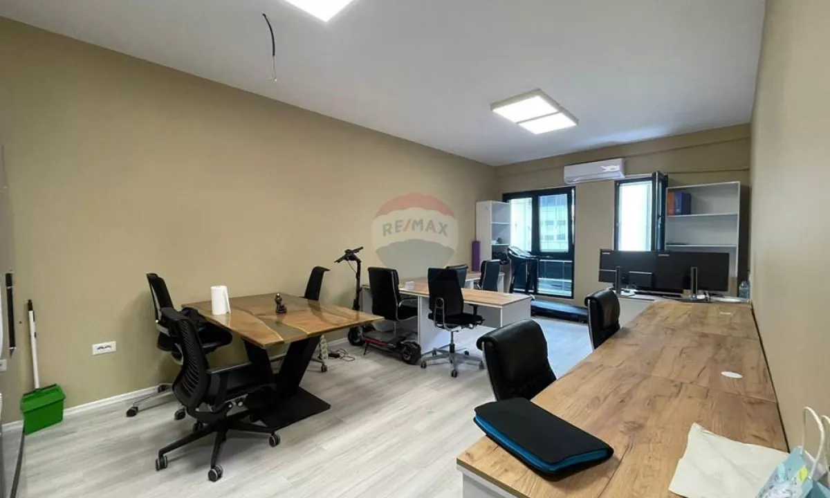 Shtepi ne shitje Apartament ne Tirane, 2+1, Mobilimi Bosh, pa mobiluar, Pagesa 197,000  Euro.