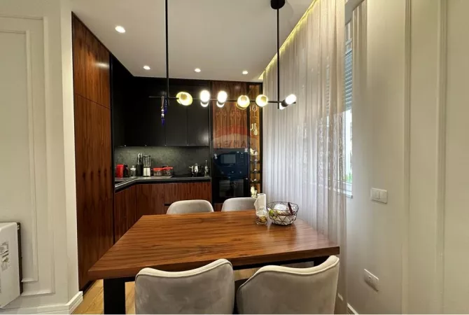 Shtepi me qera Apartament ne Tirane, 2+1, Mobilimi E mobiluar, Pagesa 1,300  Euro.