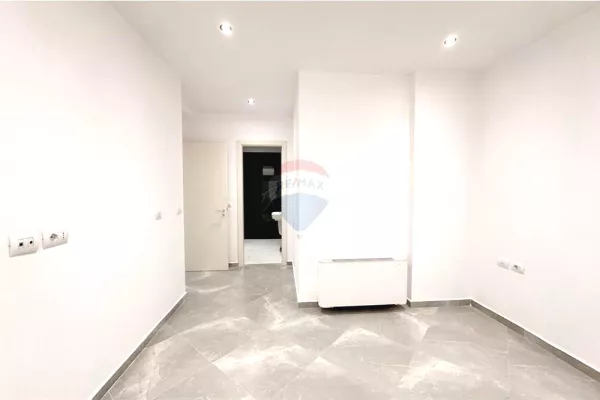 Zyre me qera tek Rruga e Kosovareve