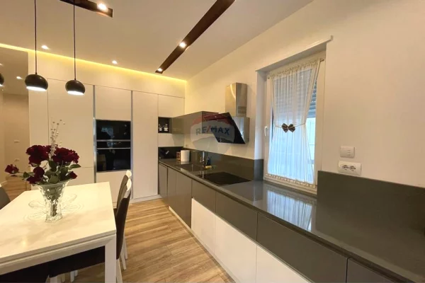 Shtepi me qera Apartament ne Tirane, 3+1, Mobilimi E mobiluar, Pagesa 1,500  Euro.