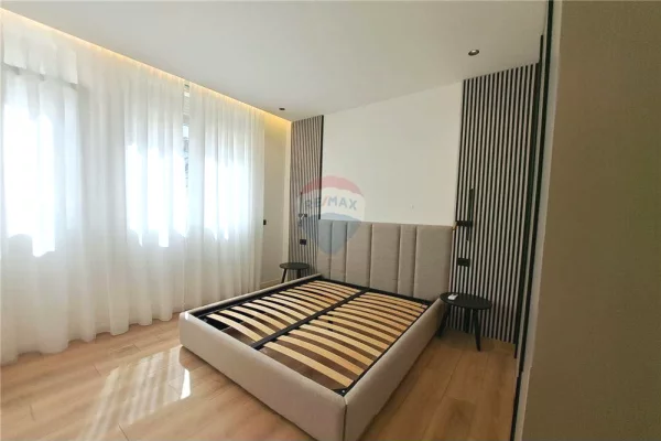 Shtepi ne shitje Apartament ne Tirane, 1+1, Mobilimi E mobiluar, Pagesa 122,000  Euro.
