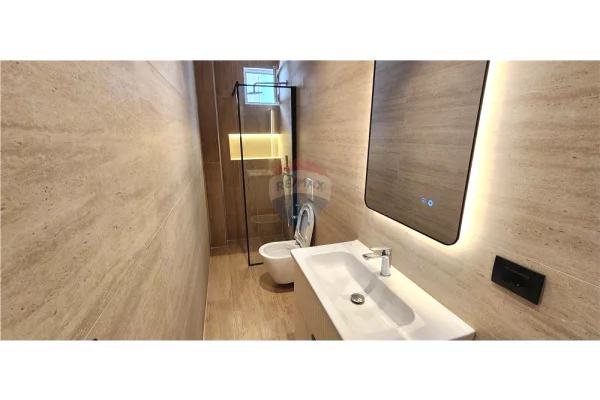 Shtepi ne shitje Apartament ne Tirane, 1+1, Mobilimi E mobiluar, Pagesa 122,000  Euro.