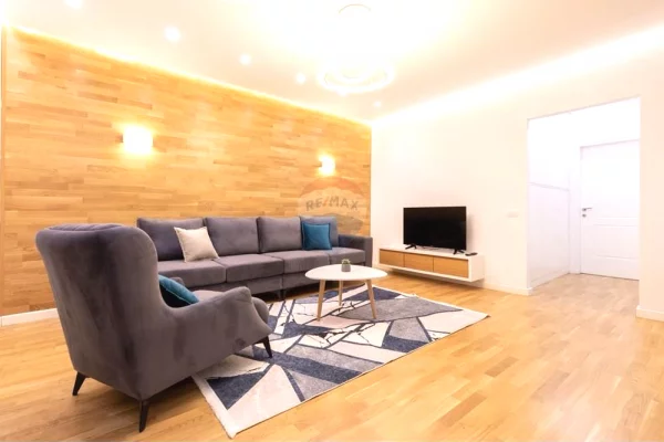 Shitet apartament 2+1+2 tek Zogu i Zi